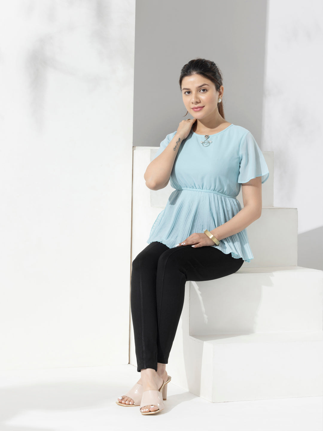 Blue Solid Fashion Pleated Peplum Top With Metal Accessories